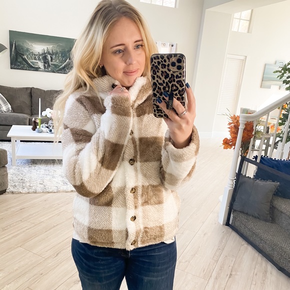 Plaid Sherpa jacket 🧥 - Picture 6 of 6